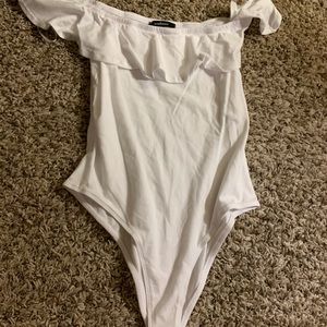 Never been worn with off the shoulder sleeves